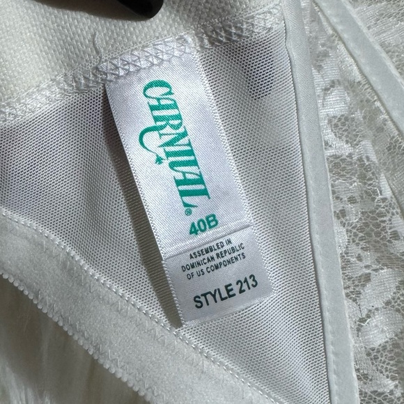 ⬇️$30 Carnival white lace corset lingerie size 40B - Picture 4 of 4